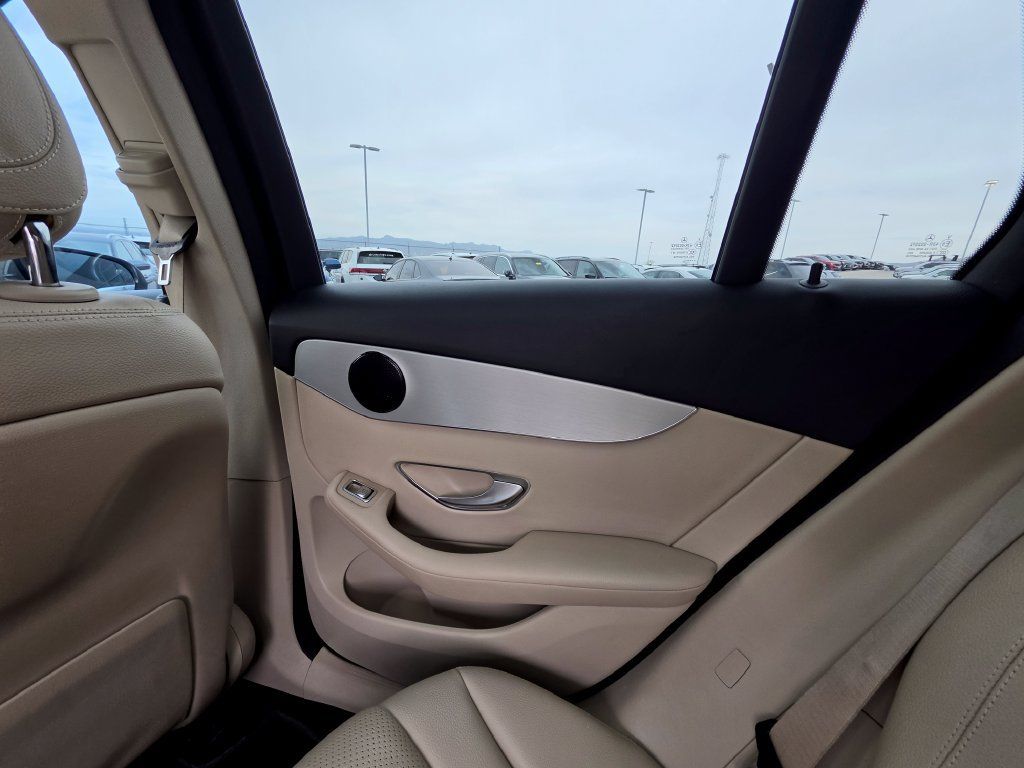 Used 2022 Mercedes-Benz GLC 300 image 23