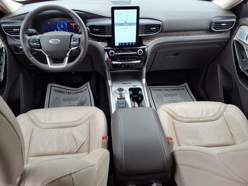 Used 2022 Ford Explorer Platinum w/ Premium Technology Package image 12