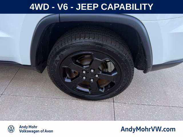 Used 2018 Jeep Grand Cherokee Laredo AWD/4WD image 10