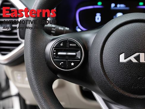 Used 2025 Kia Soul LX FWD image 15