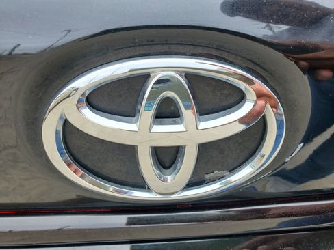 Used 2021 Toyota Corolla LE image 7