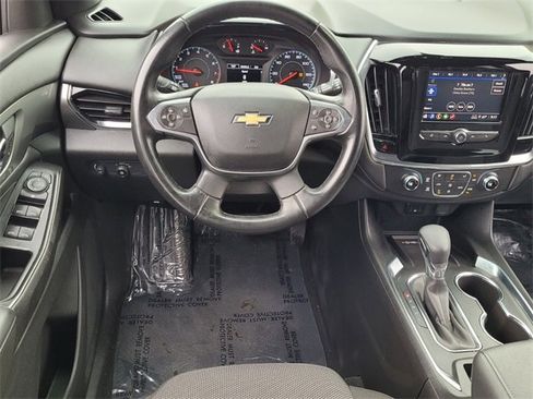 Used 2023 Chevrolet Traverse LT image 9