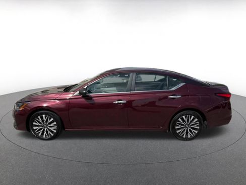 Used 2025 Nissan Altima 2.5 SV image 8