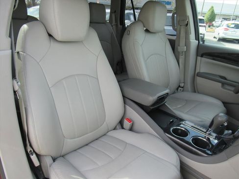Used 2017 Buick Enclave Leather image 8