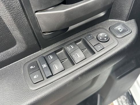 Used 2024 RAM 2500 Tradesman w/ Chrome Appearance Group image 15