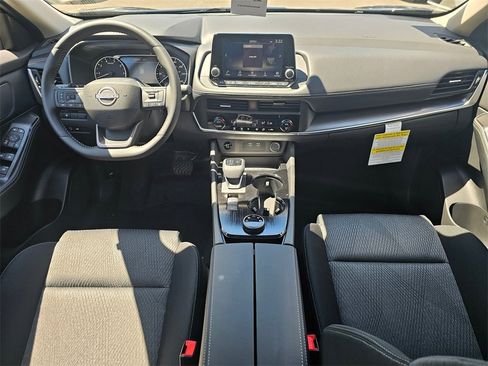 New 2025 Nissan Rogue SV image 9