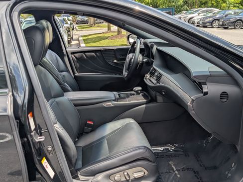 Used 2018 Lexus LS 500 AWD w/ Accessory Package (Z2) image 11