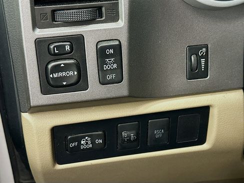 Used 2012 Toyota Tundra 4x4 CrewMax w/ Tow Pkg image 17