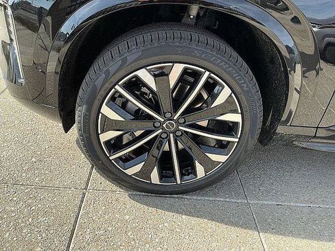 New 2026 Volvo XC90 B5 Plus w/ Protection Package AWD/4WD image 12