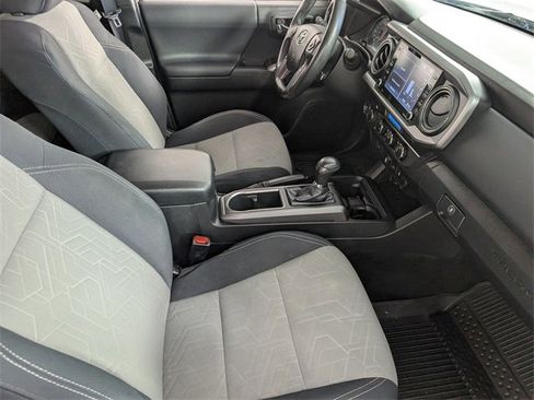 Used 2022 Toyota Tacoma TRD Off-Road image 22