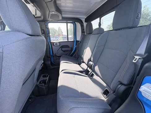 Used 2025 Jeep Gladiator Sport AWD/4WD image 7