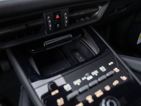 New 2026 Porsche Cayenne Base image 22