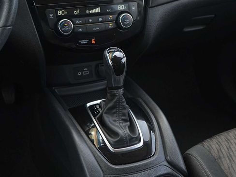 Used 2020 Nissan Rogue SV image 21