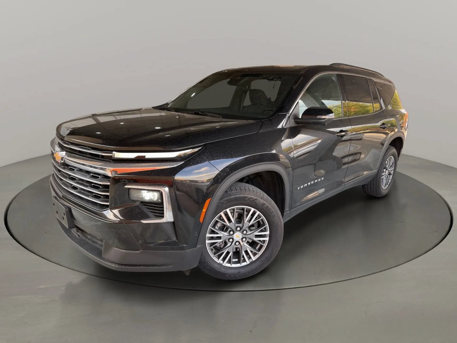 Used 2025 Chevrolet Traverse LT w/ Enhanced Driving Package FWD image 1