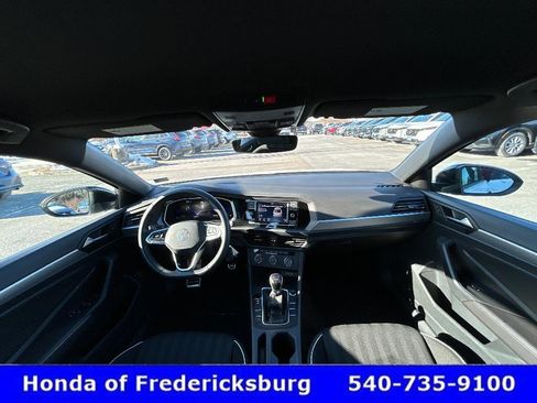 Used 2024 Volkswagen Jetta Sport image 31