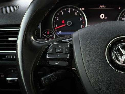 Used 2017 Volkswagen Touareg Wolfsburg Edition image 34