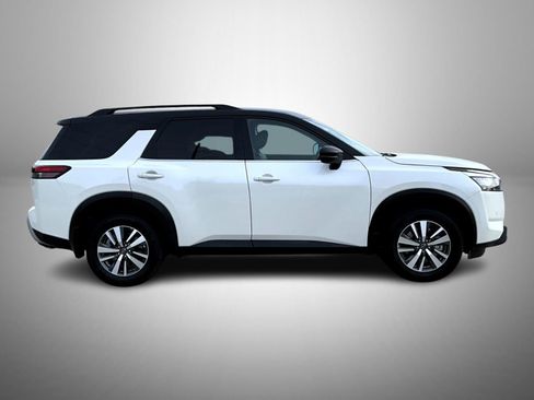 Used 2024 Nissan Pathfinder SL image 4