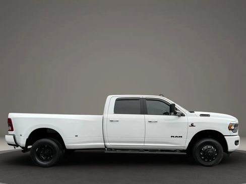 Used 2022 RAM 3500 Big Horn w/ Night Edition AWD/4WD image 9