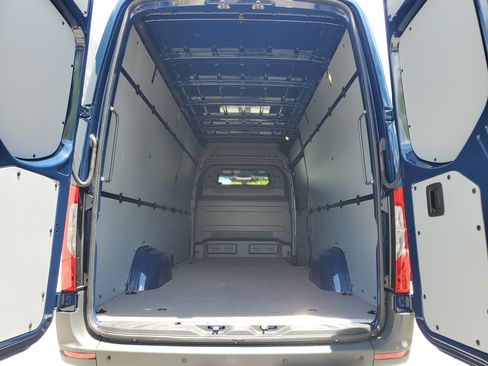 Used 2026 Mercedes-Benz Sprinter 2500 image 9
