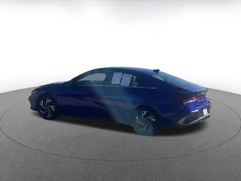 Used 2025 Hyundai Elantra SEL image 11