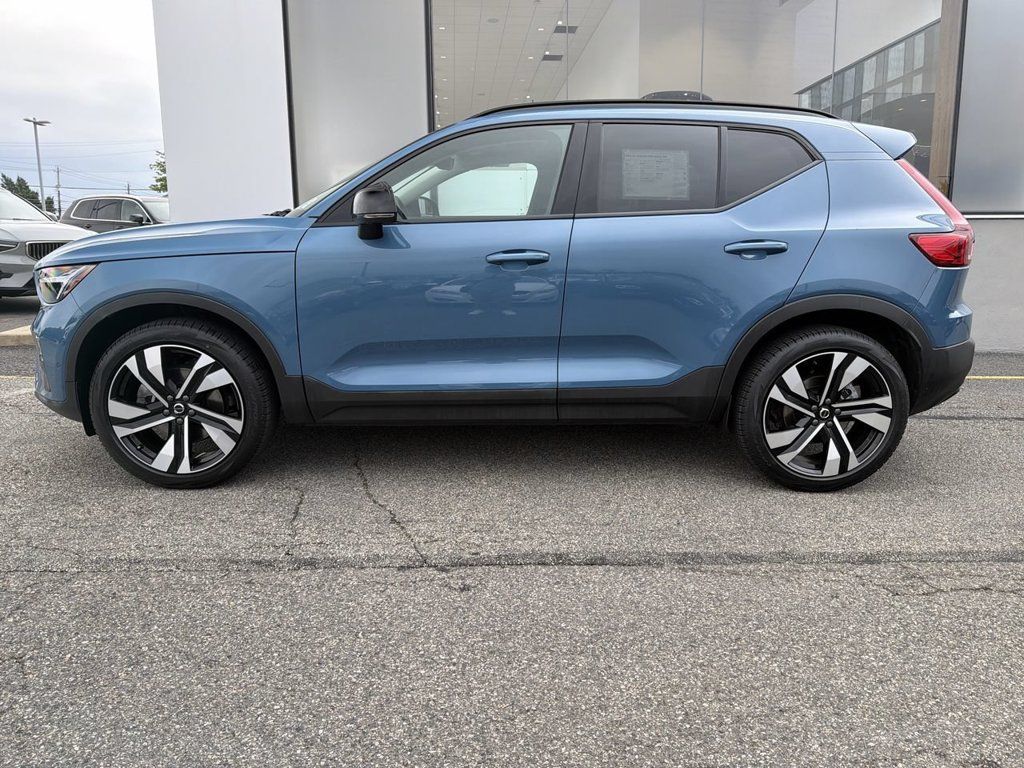 Certified 2024 Volvo XC40 B5 Plus w/ Climate Package AWD/4WD image 5