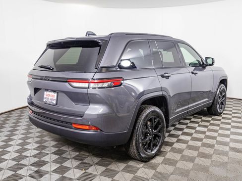 New 2025 Jeep Grand Cherokee Altitude image 9