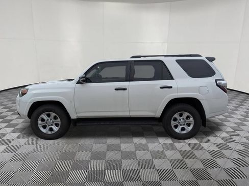 Used 2021 Toyota 4Runner Venture w/ Moonroof Package AWD/4WD image 4