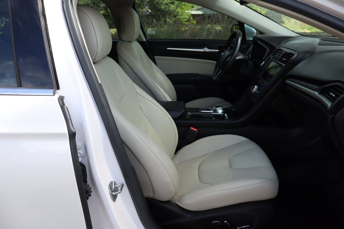 Used 2017 Ford Fusion Titanium FWD image 22