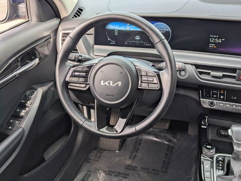 Certified 2025 Kia Seltos EX w/ EX Sunroof Package image 13