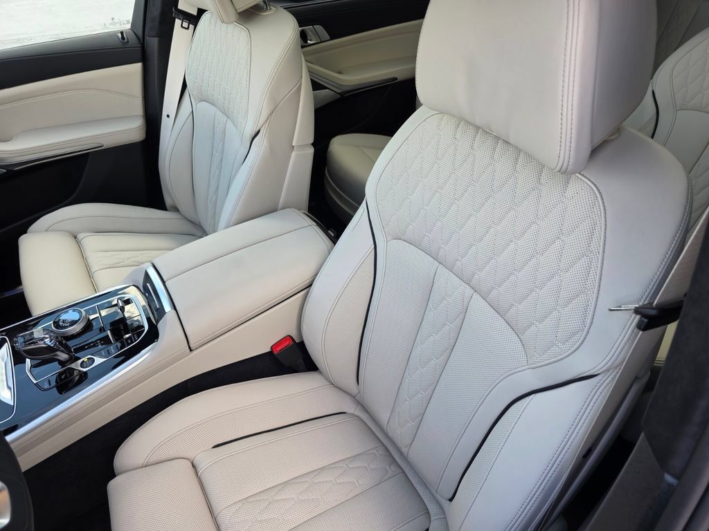 New 2026 BMW ALPINA XB7 AWD/4WD image 9