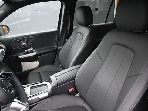 New 2025 Mercedes-Benz GLB 250 image 19