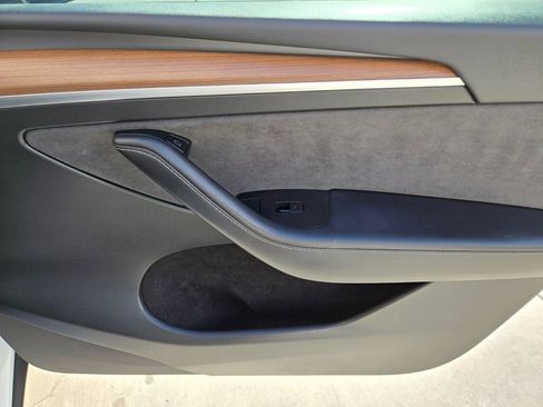 Used 2023 Tesla Model Y Long Range image 22