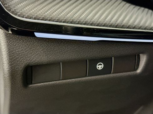 Used 2025 Nissan Kicks SR image 17