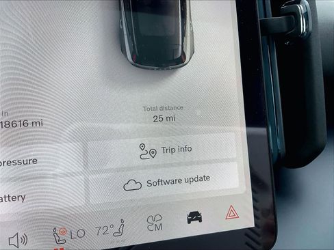 New 2026 Volvo EX30 Plus w/ Climate Package image 19