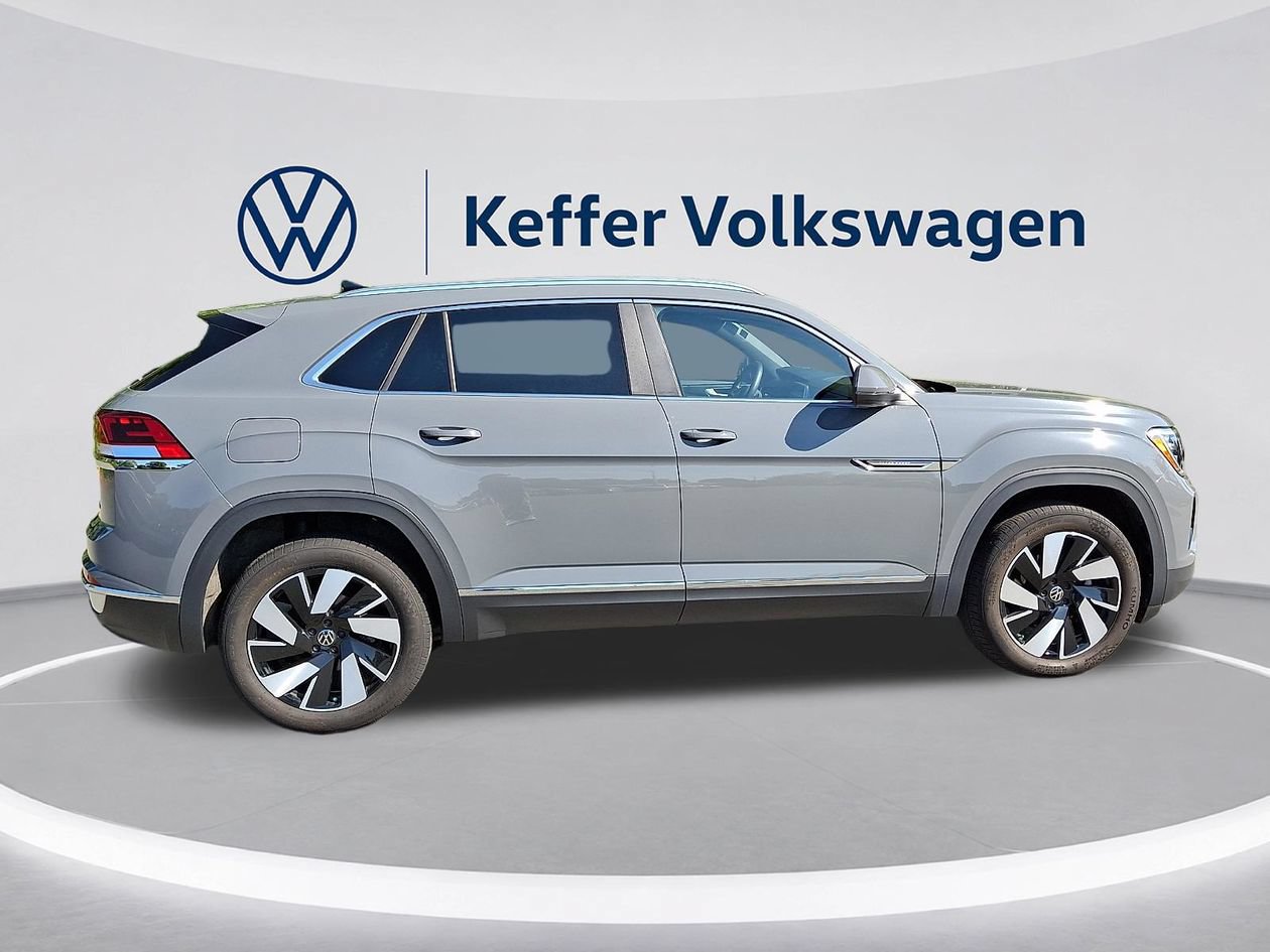 Used 2025 Volkswagen Atlas Cross Sport SEL AWD/4WD image 7
