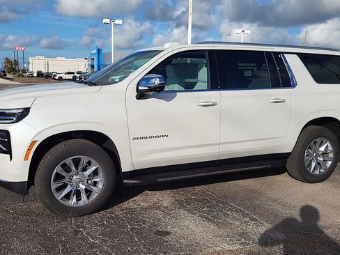 New 2025 Chevrolet Suburban Premier image 4