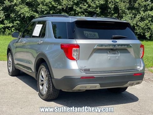 Used 2021 Ford Explorer XLT w/ Equipment Group 202A AWD/4WD image 5