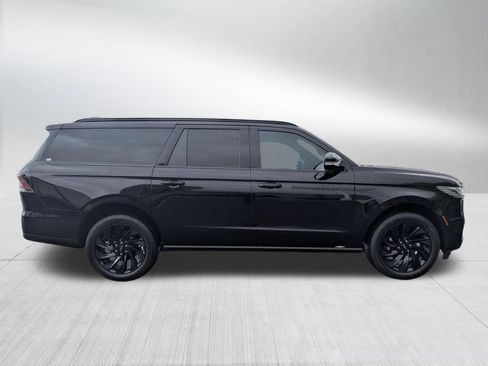 Used 2026 Lincoln Navigator L Reserve w/ Jet Appearance Package image 7