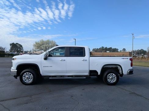 Used 2025 Chevrolet Silverado 2500 LT w/ Convenience Package image 6