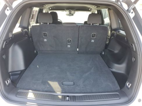 Used 2024 Jeep Grand Cherokee Laredo w/ Luxury Tech Group I AWD/4WD image 8