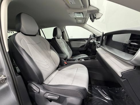 Used 2026 Volkswagen Tiguan SE FWD image 30