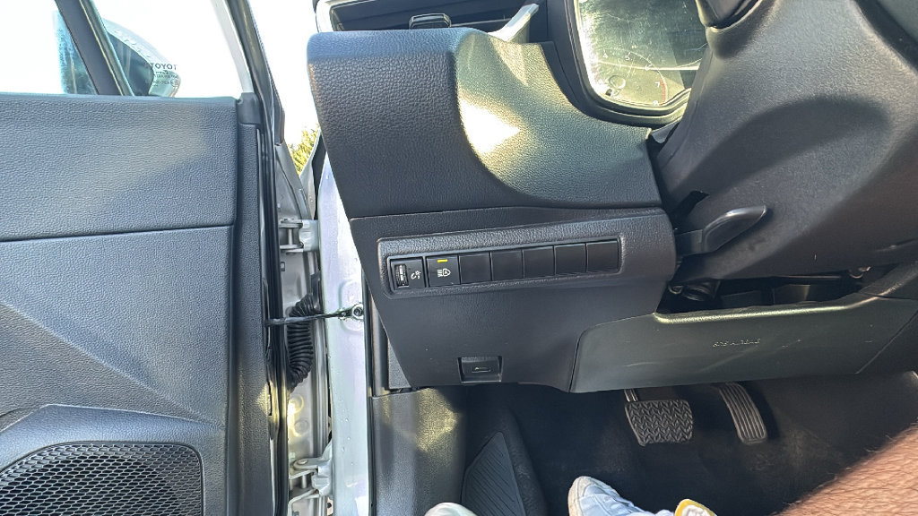 Used 2025 Toyota Corolla SE FWD image 14