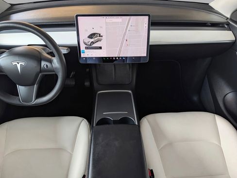 Used 2021 Tesla Model Y Long Range AWD/4WD image 30