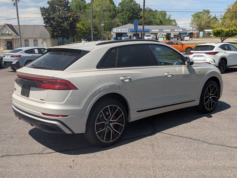 Used 2022 Audi Q8 Premium Plus w/ Premium Plus Package image 3