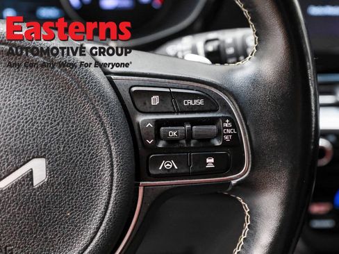 Used 2022 Kia Niro EX w/ Cold Weather Package image 16