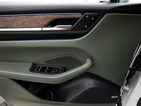 New 2025 Porsche Macan 4S Electric image 17