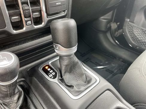 Used 2022 Jeep Wrangler Unlimited Sport AWD/4WD image 31