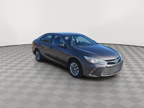 Used 2017 Toyota Camry LE image 2