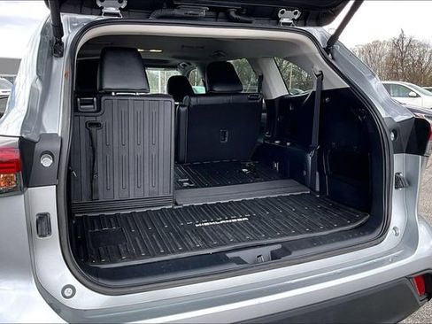 Used 2024 Toyota Highlander LE image 26