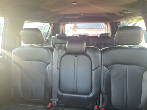 Used 2023 Jeep Wagoneer L Series II AWD/4WD image 4